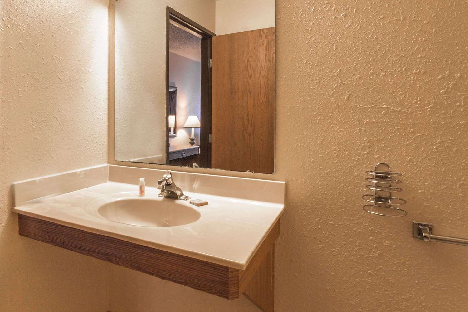 Super 8 By Wyndham Hartford Wi 7/8