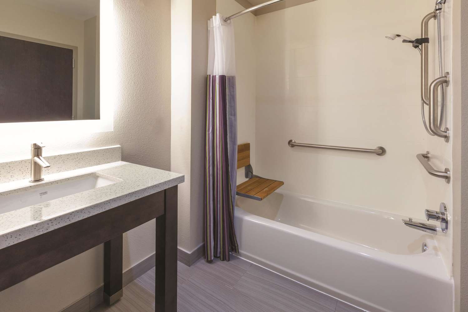 La Quinta Inn & Suites By Wyndham Terre Haute 44/44