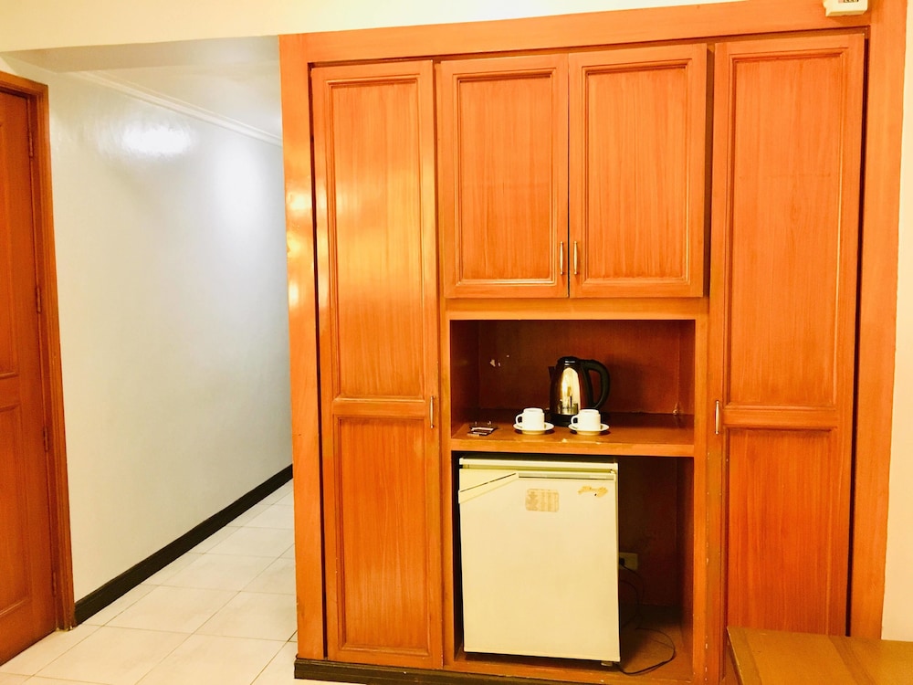 Jupiter Suites 6/50