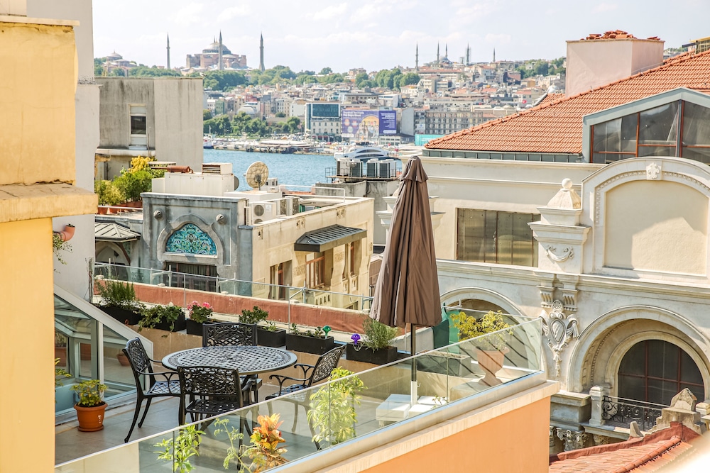 No 8 Galata 3/50