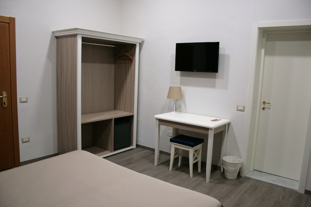 Hotel Magenta 14/24