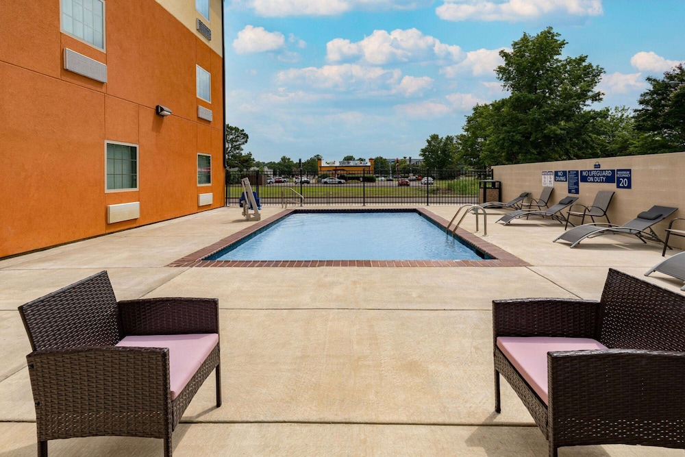 Days Inn Suites By Wyndham Horn Lake Graceland Area 26/29