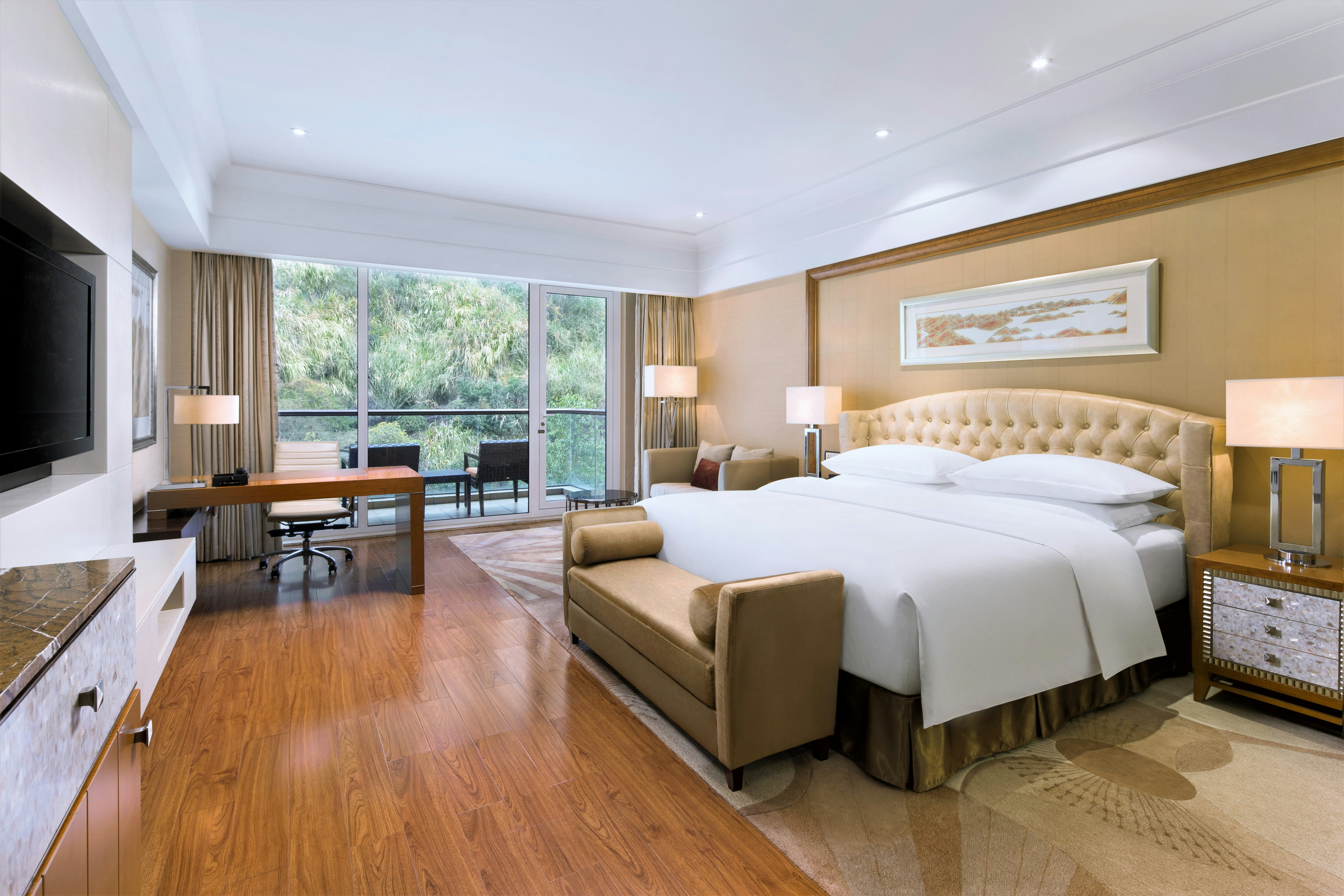 Guest Room, King Bed