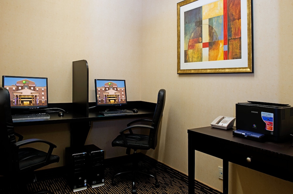 Holiday Inn Express Suites South 58/73