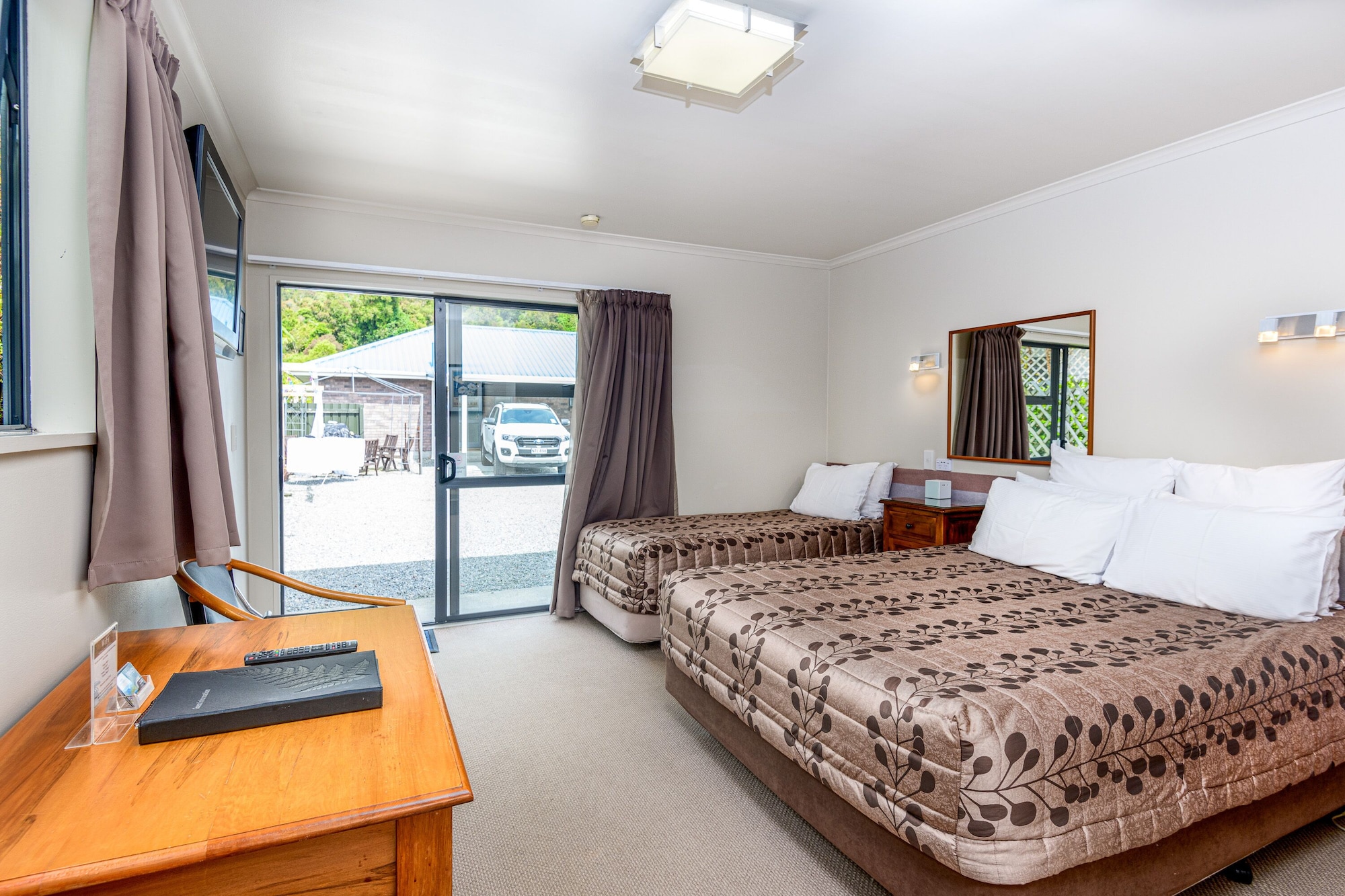 Studio, King Bed