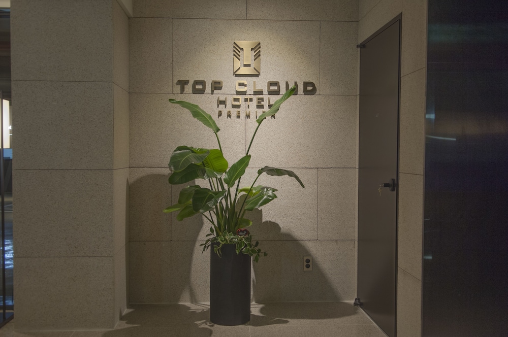 Top Cloud Hotel 7/47