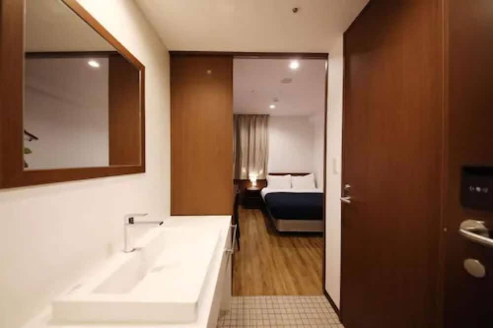 Toho Hotel Zonk Hakata 47/48