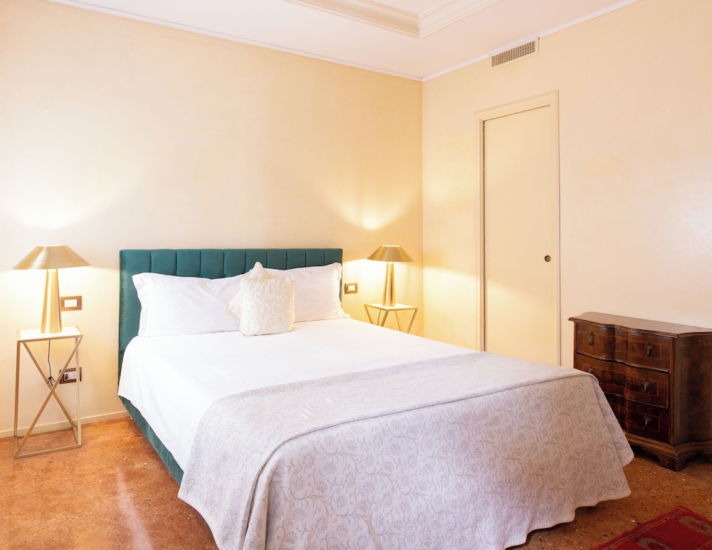 PRESIDENTIAL, SUITE, CANAL VIEW