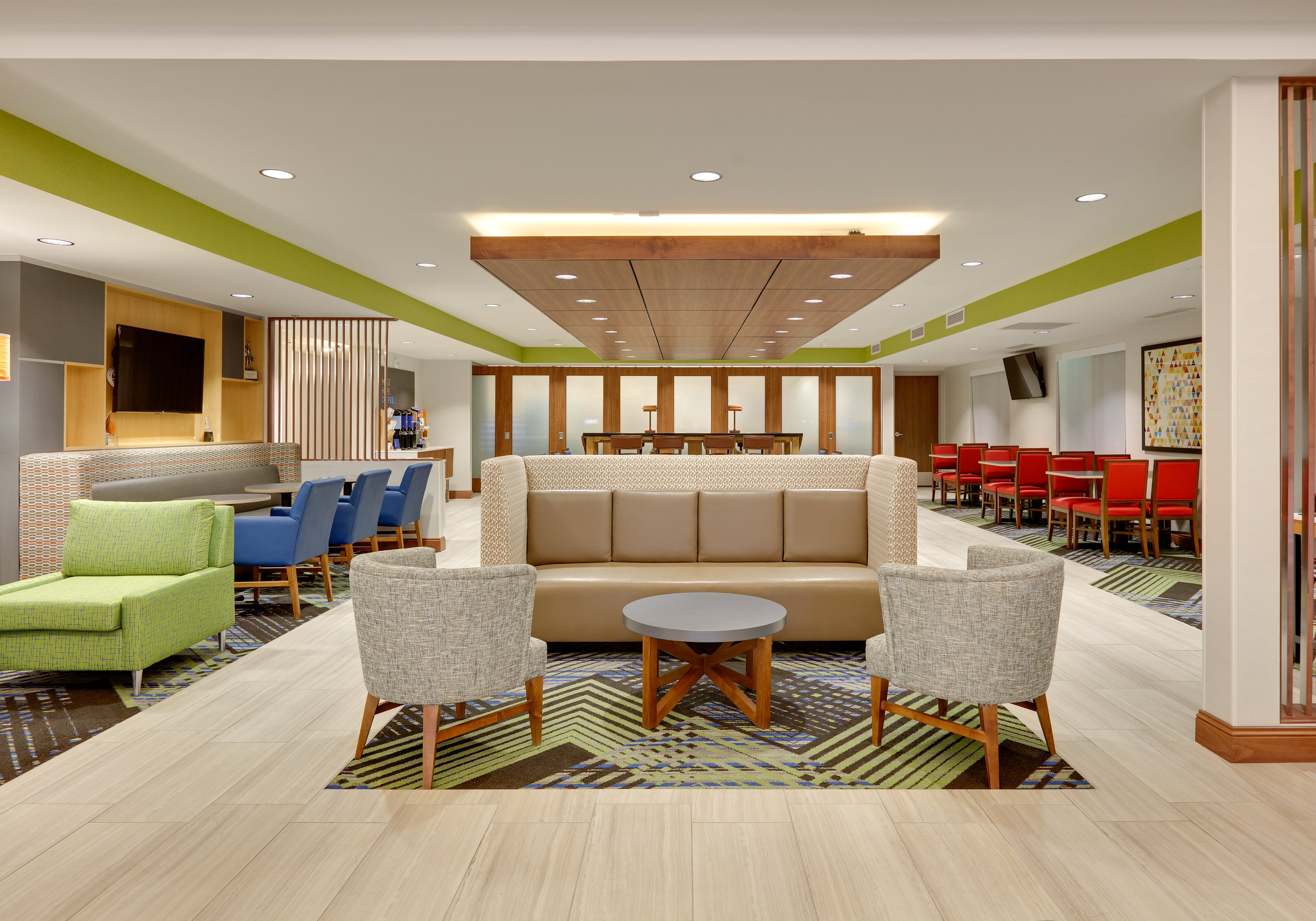 Holiday Inn Express Hotel And Suites Mitchell 46/67