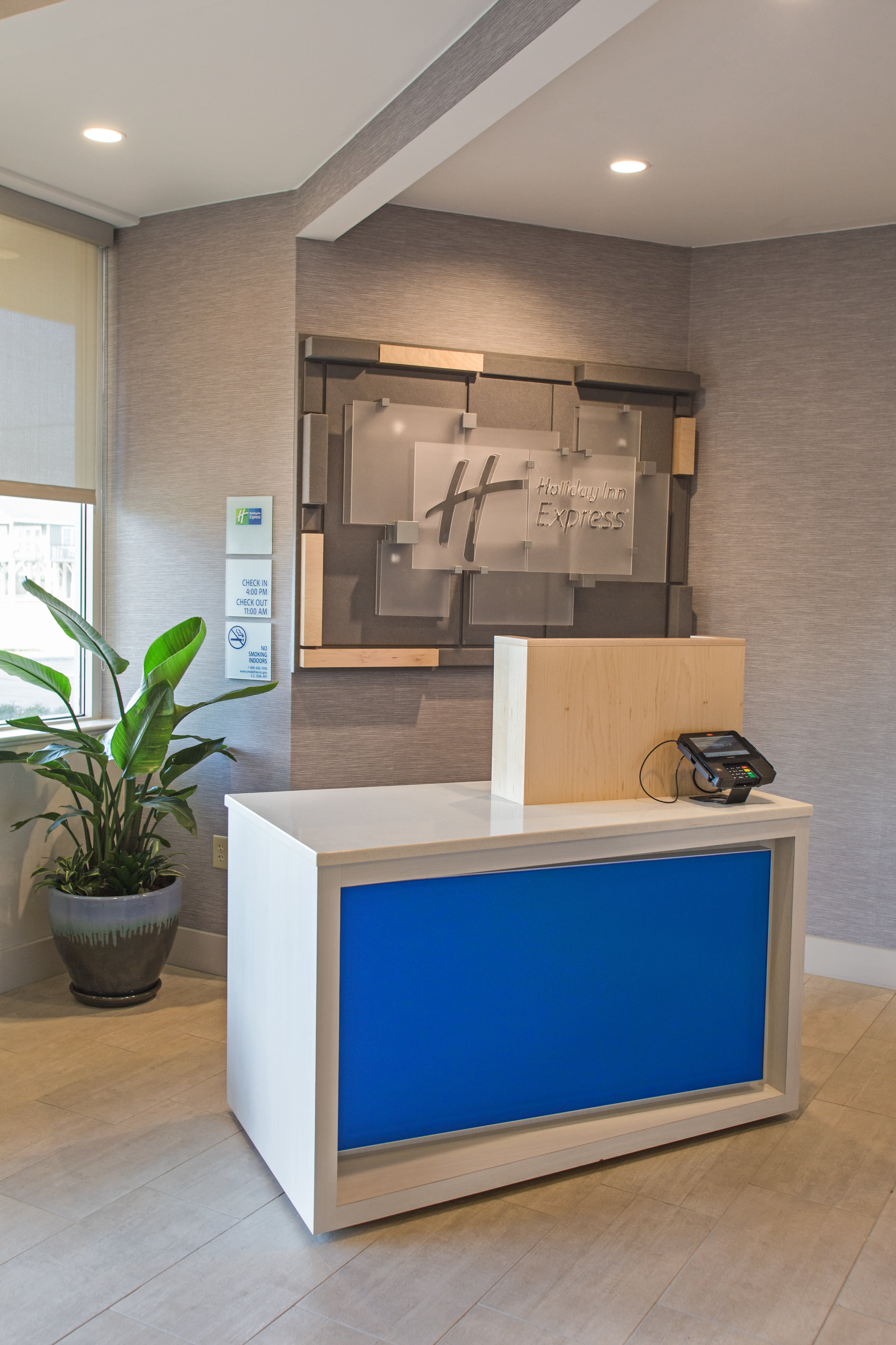 Holiday Inn Express Nags Head Oceanfront 11/62