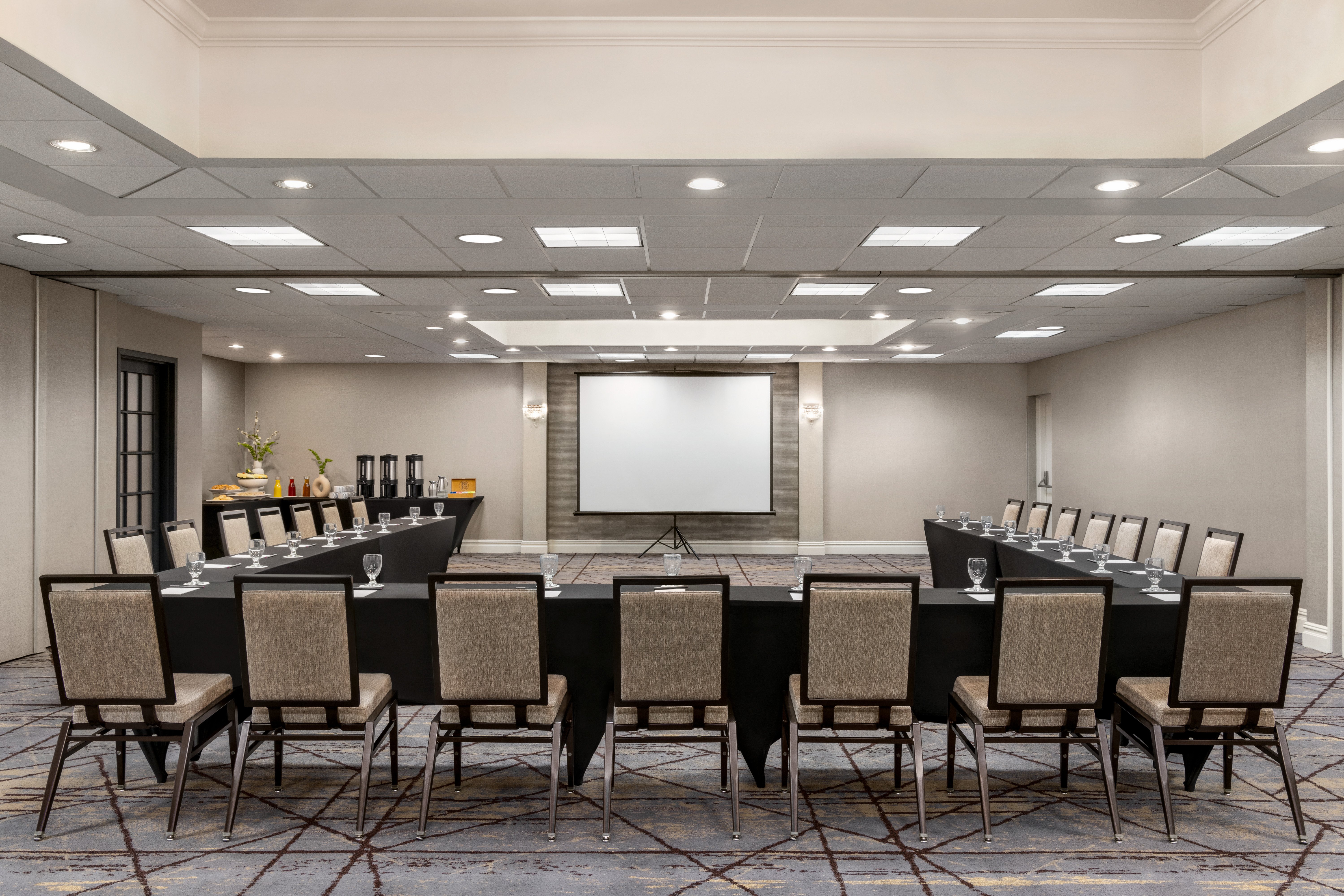 Crowne Plaza Edison 44/51