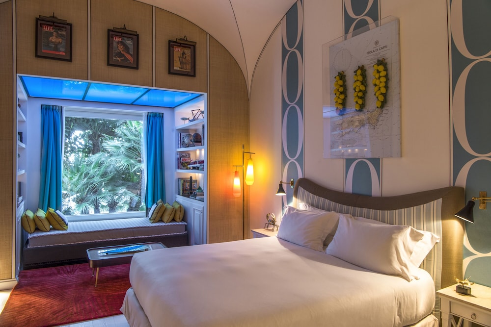 JUNIOR SUITE, COURTYARD VIEW
