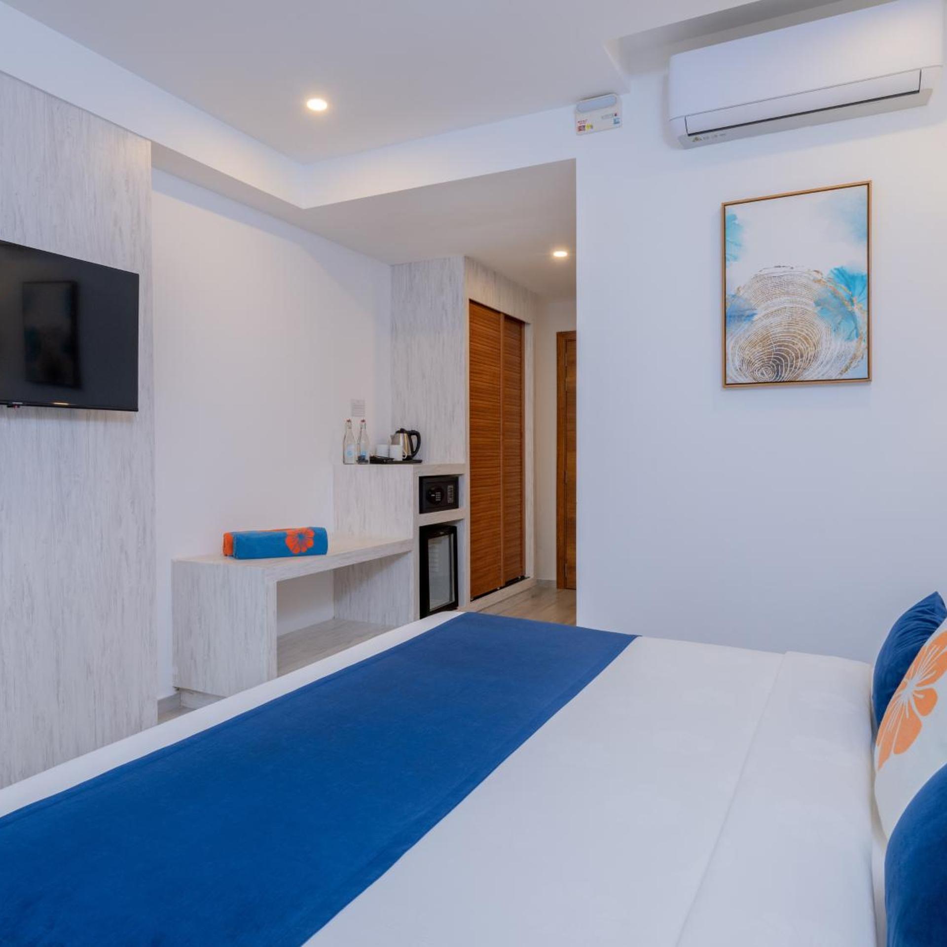 Deluxe, Double Bed, City View, Balcony, Kaani Palm Beach 3/9
