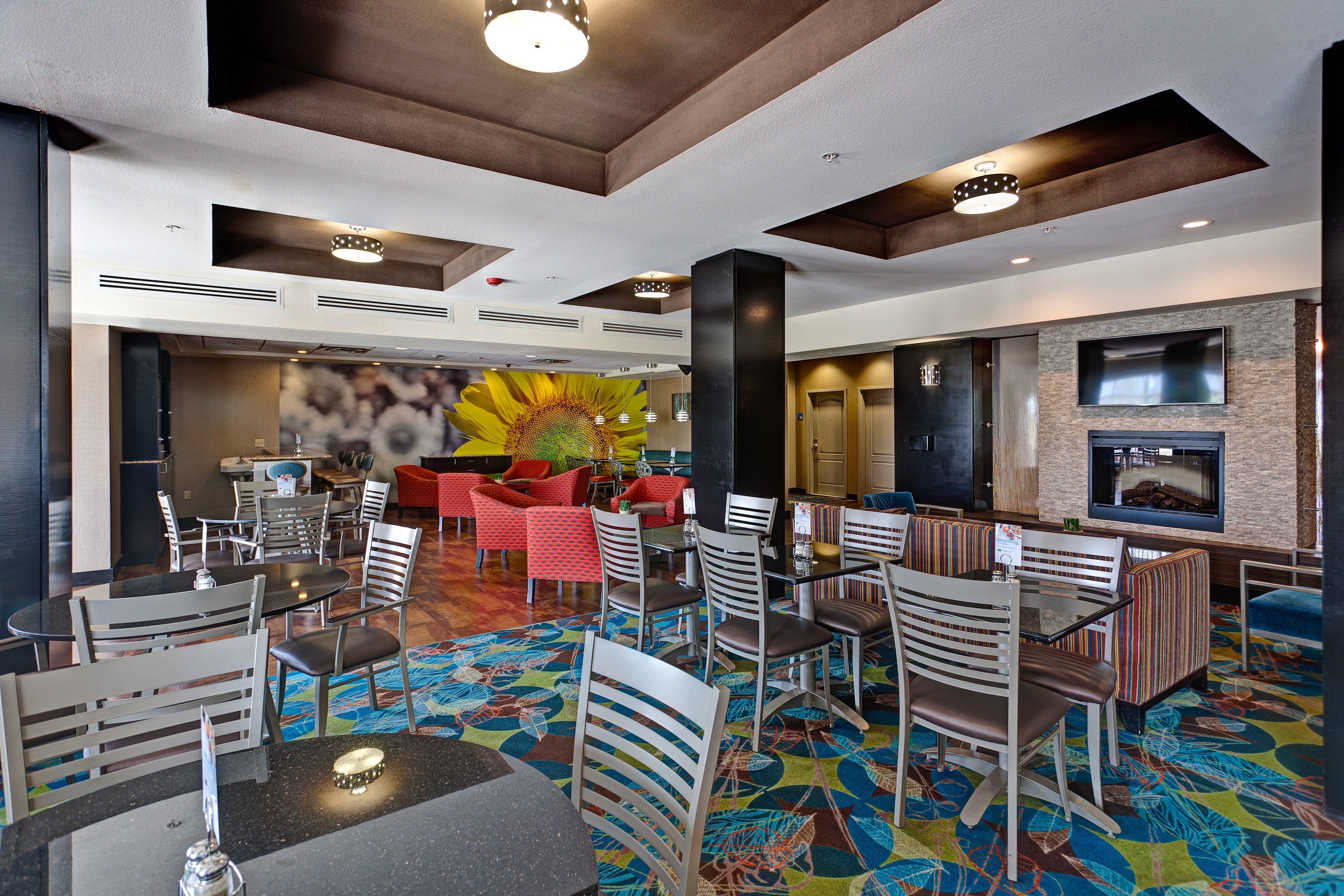 Holiday Inn Express & Suites Wichita Northwest Maize K-96 30/43