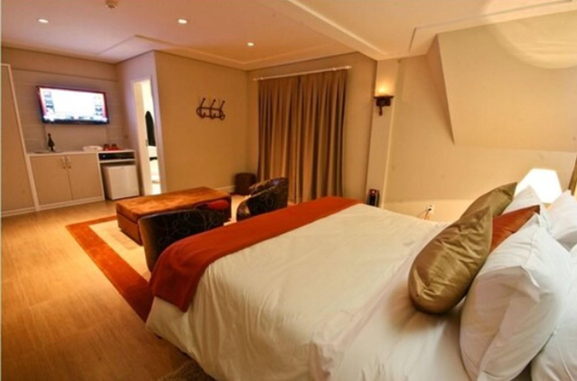 Master, Suite