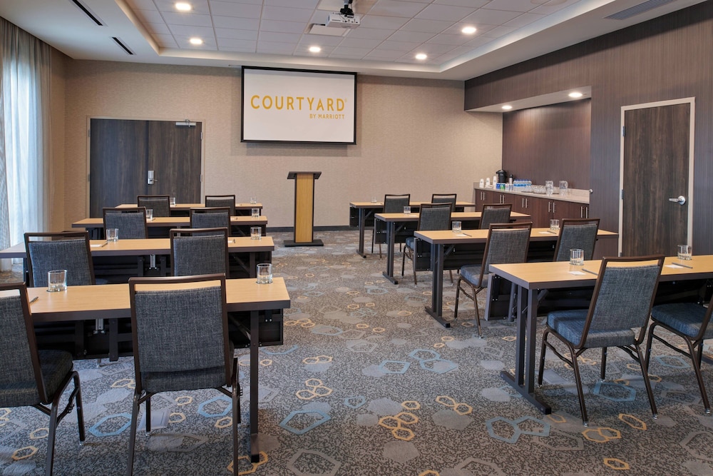 Courtyard Petoskey At Victories Square 53/65
