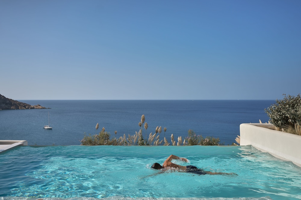 Ios Grand Pool Suites 33/50