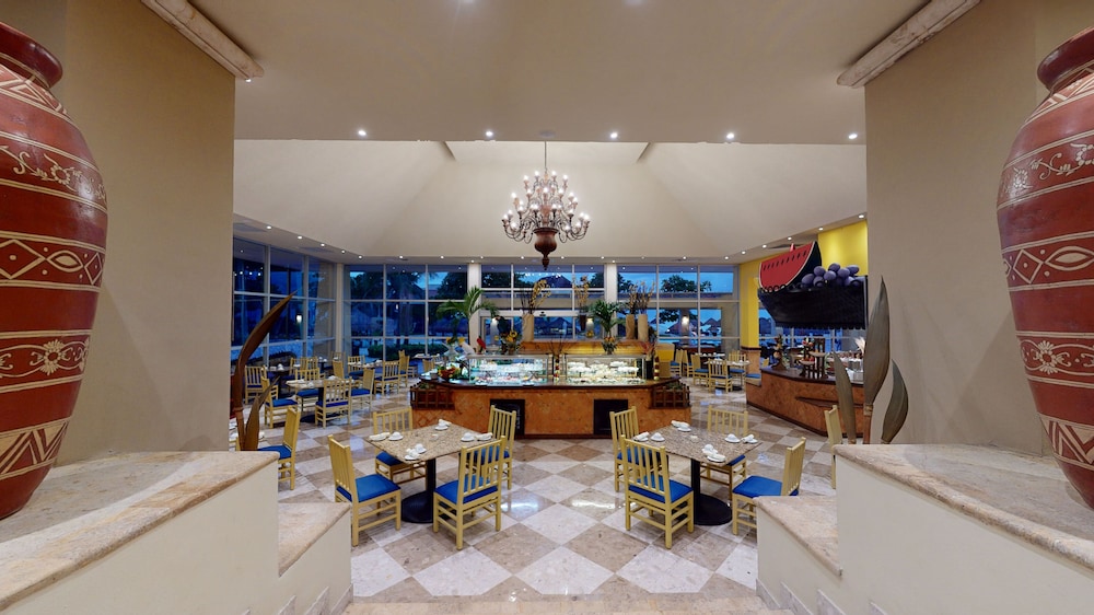 Grand Park Royal Cancun All Inclusive 11/73