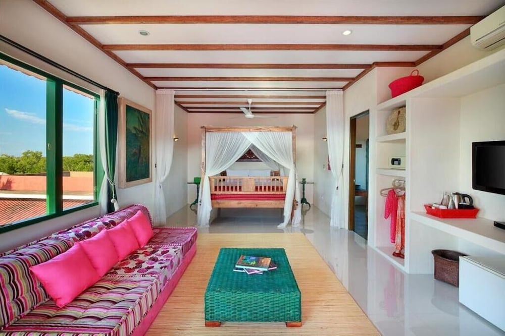 PinkCoco Uluwatu - Constant Surprises & for Cool Adults Only 36/50