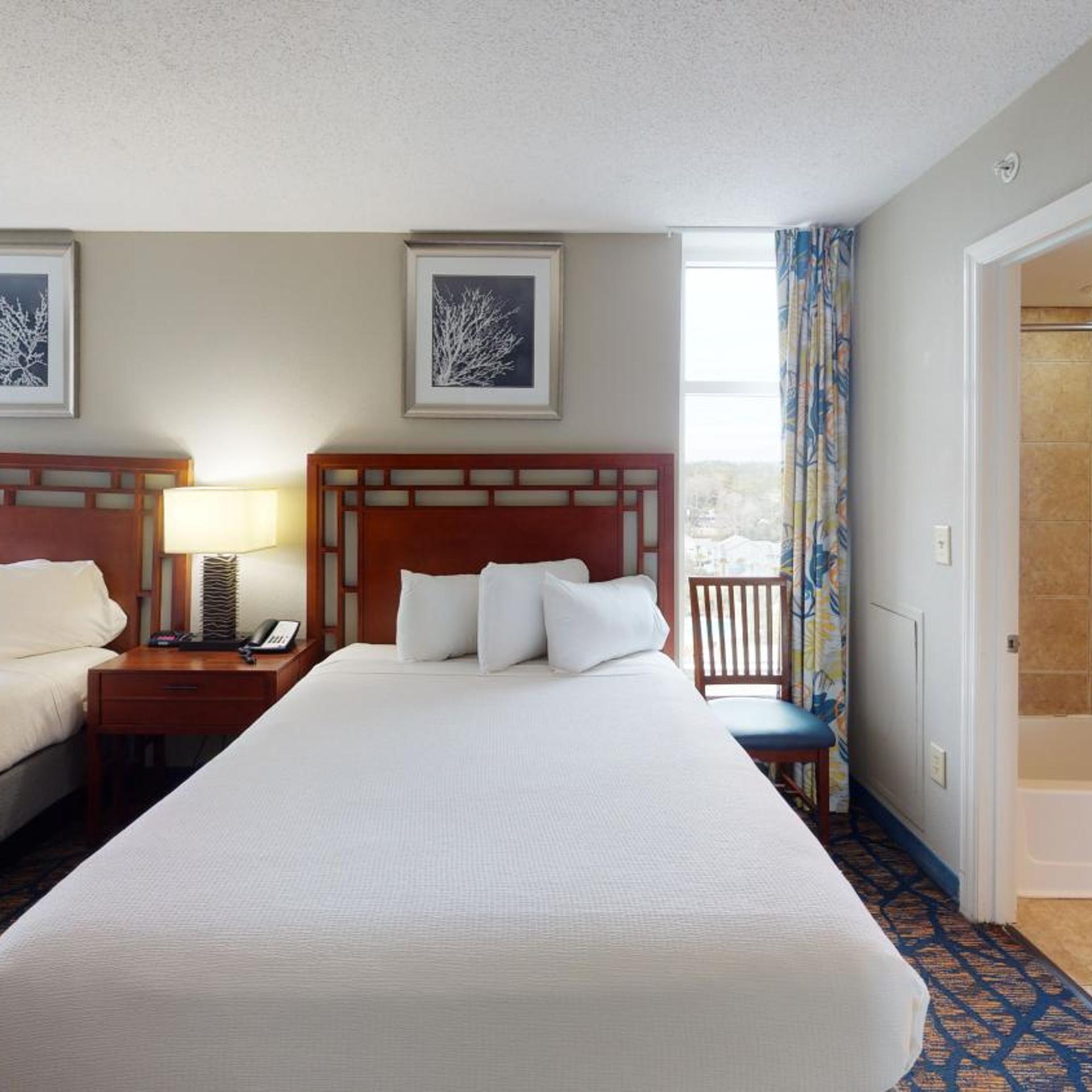 Suite, Queen Bed, Ocean Front, Partial Ocean View