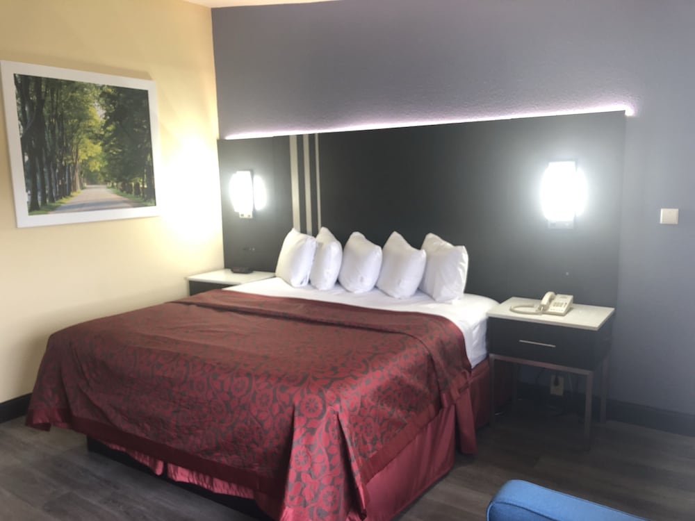 Days Inn By Wyndham Grove City Columbus South 10/27