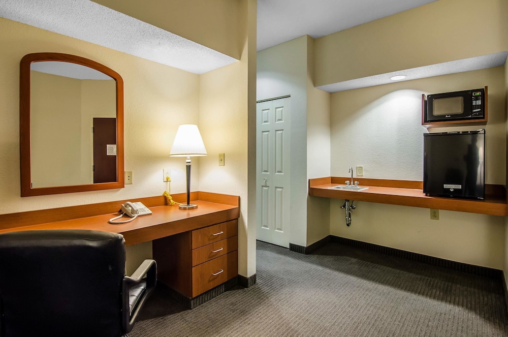 Sleep Inn & Suites Danville Hwy 58 6/35