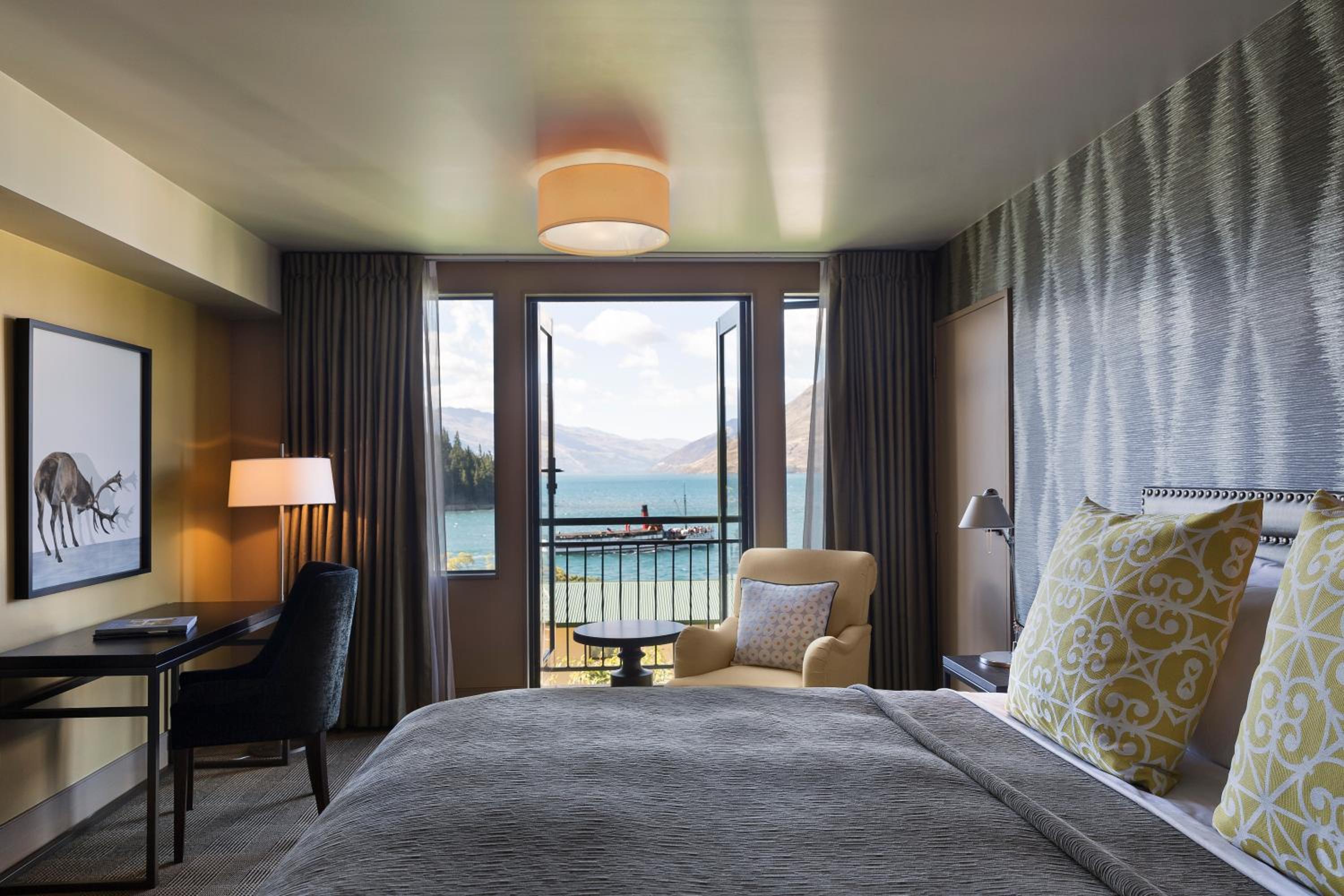 St Moritz, King Bed, Lake View, Balcony