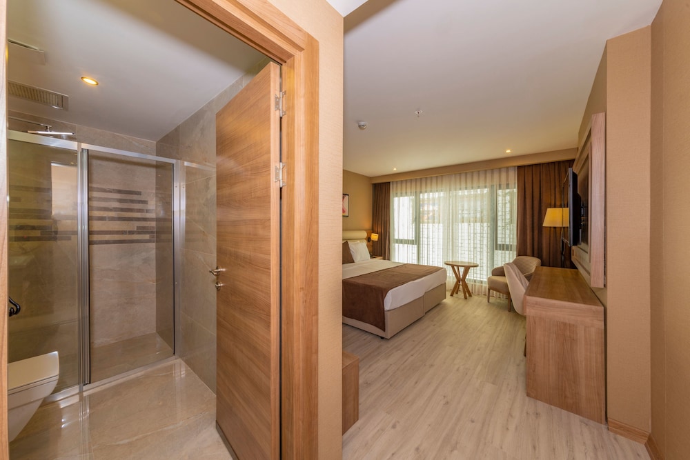 38 Hotel 3/64
