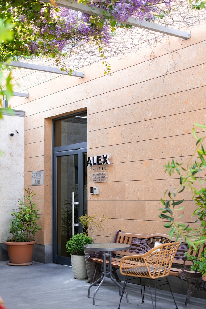 Alex Hotel 6/70