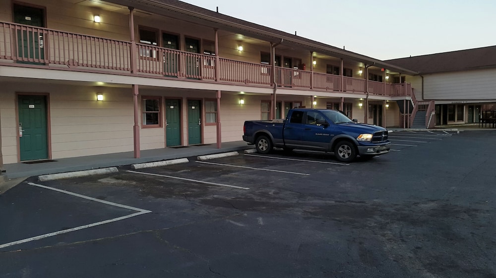Mountain Valley Inn Dillard 49/62