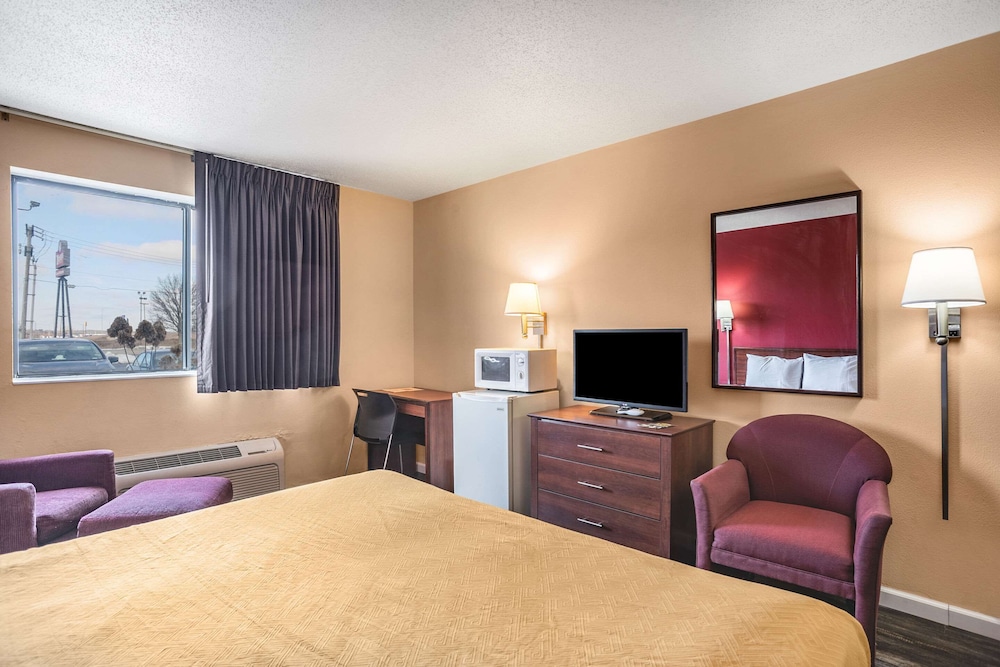 Econo Lodge Princeton 24/43