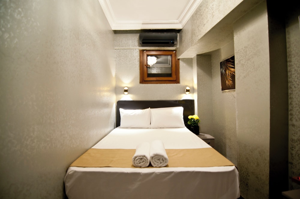 Hotel Ottoman 2 Class 16/43