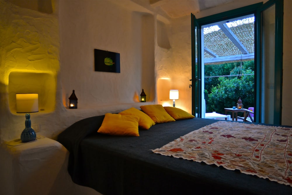 Room, King Bed, Garden View, Private Bathroom