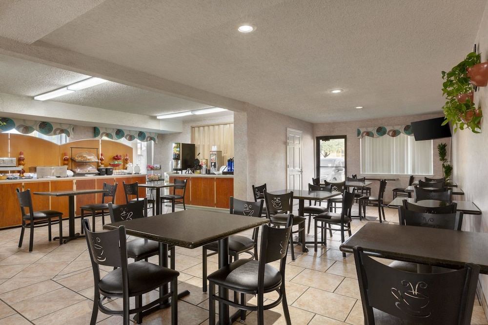 Ramada by Wyndham San Antonio Near SeaWorld/Lackland AFB 53/63