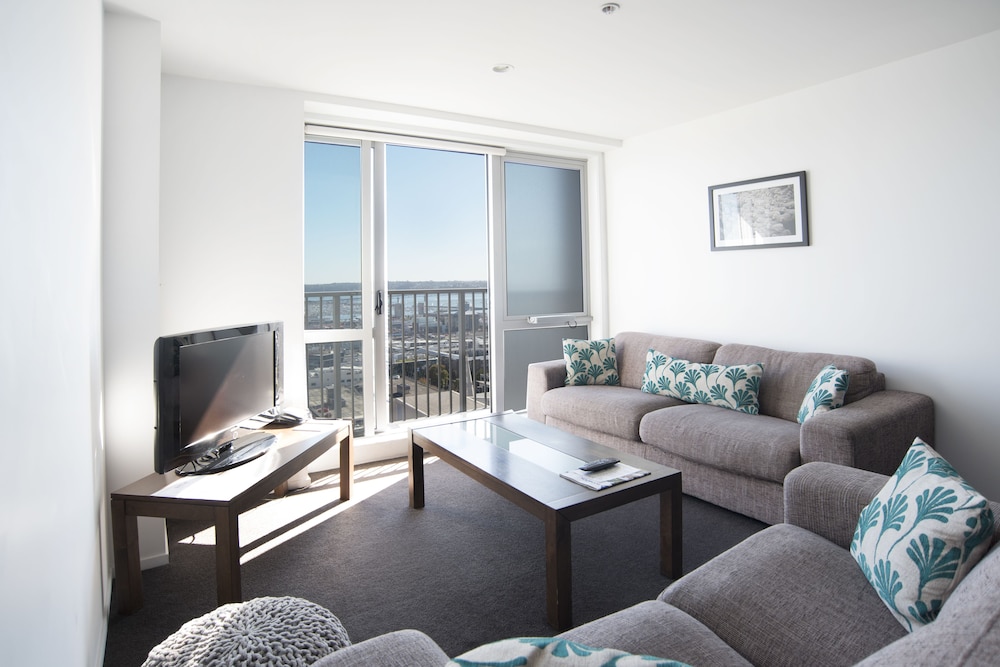 Barclay Suites 33/61