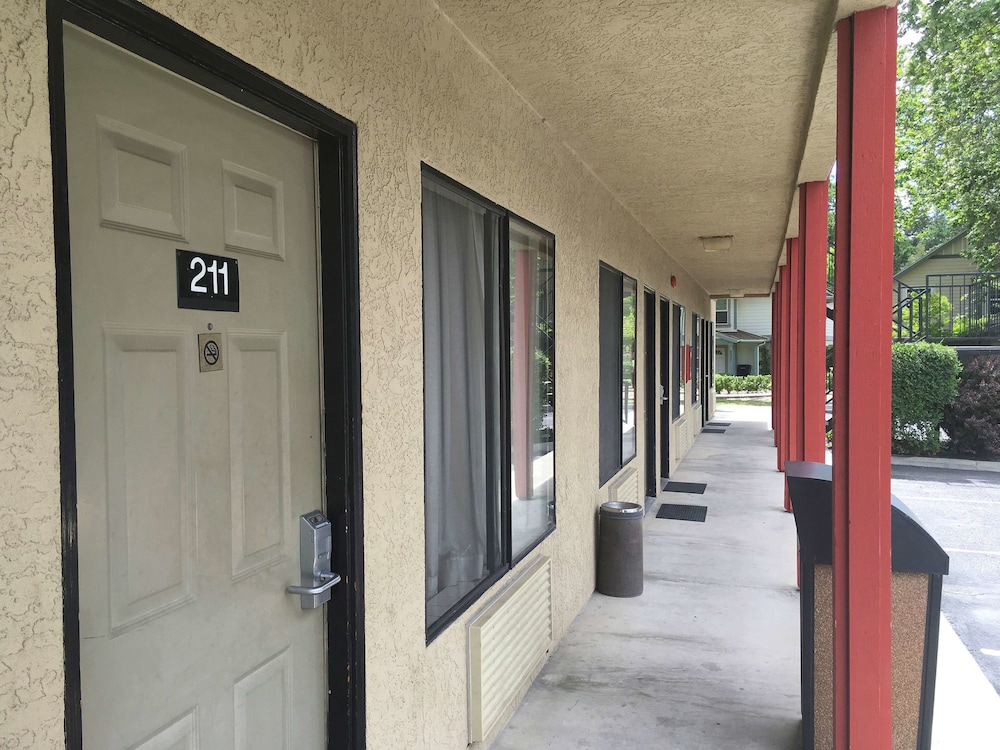 Americas Best Value Inn Atascadero Paso Roble 6/66