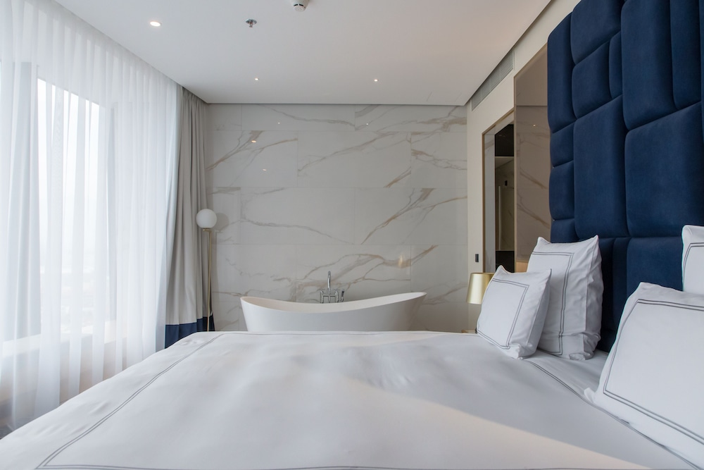 Panorama, Executive, Suite, King Bed, Sofa