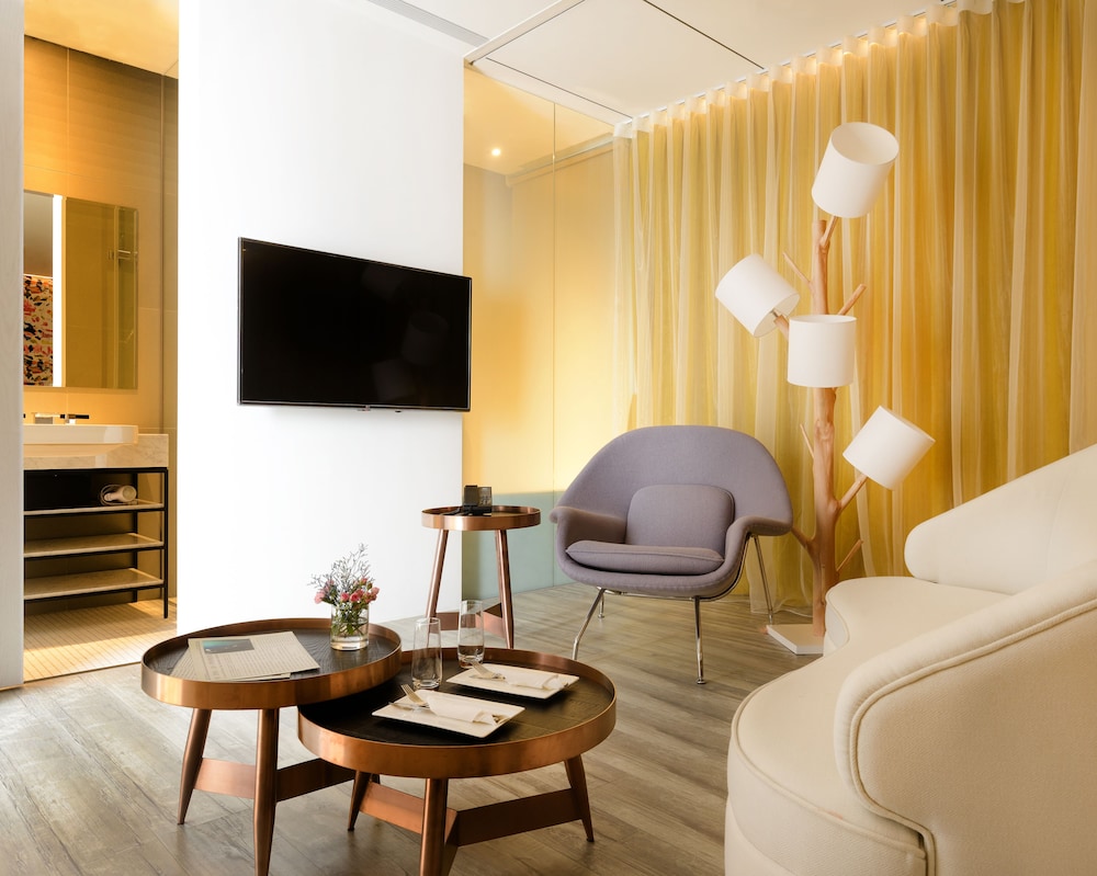 HOTEL POISPOIS 40/56
