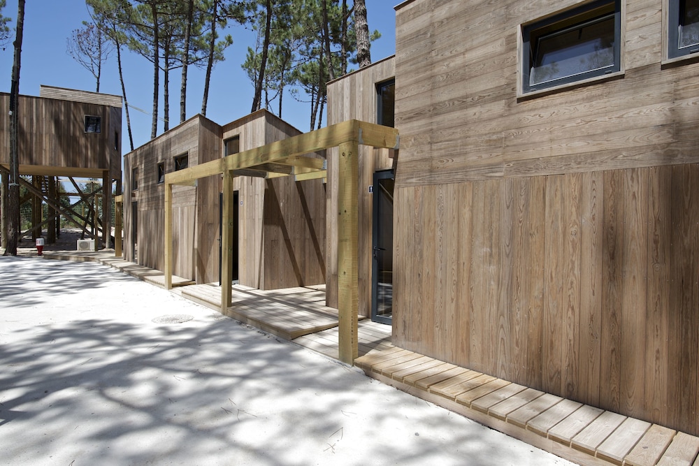 Bukubaki Eco Surf Resort 48/50