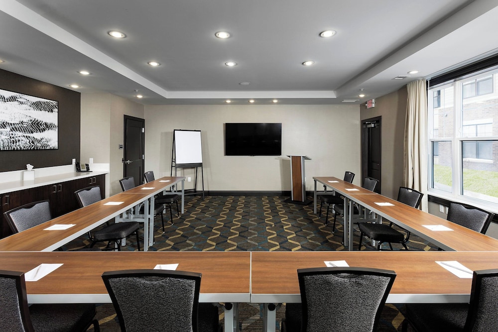 Residence Inn Milwaukee Brookfield 42/50