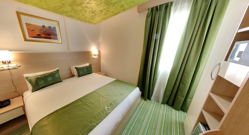 Duluxe Room