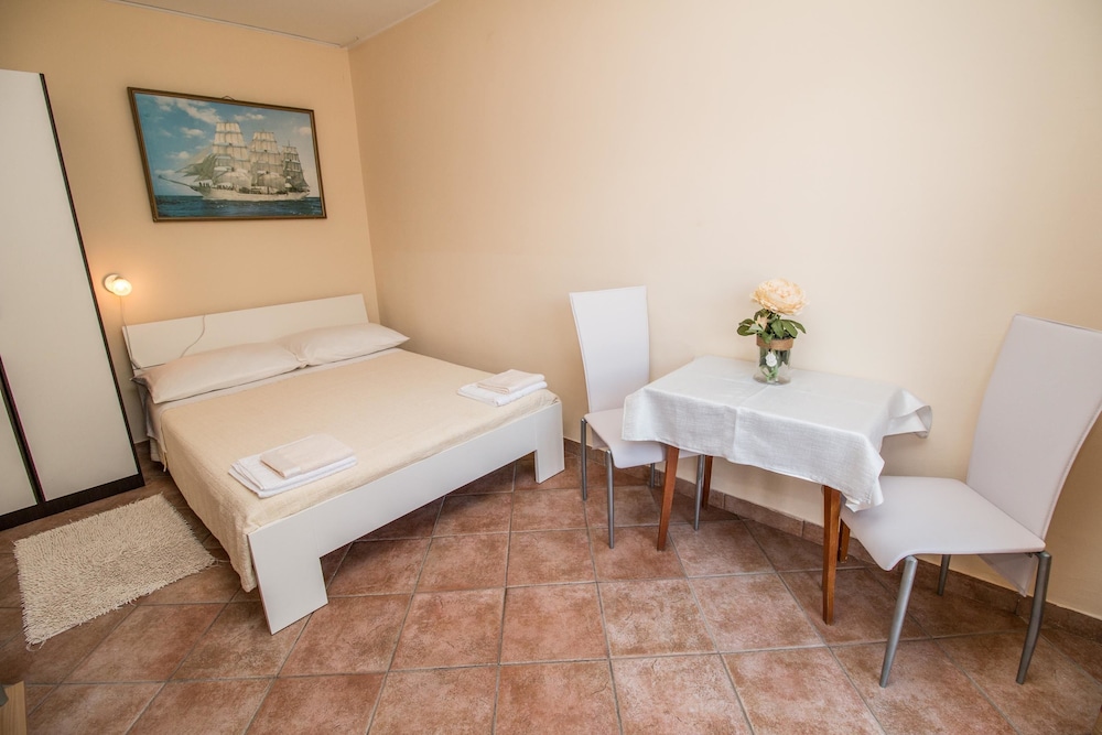 APARTMENT DIVNA 21/66