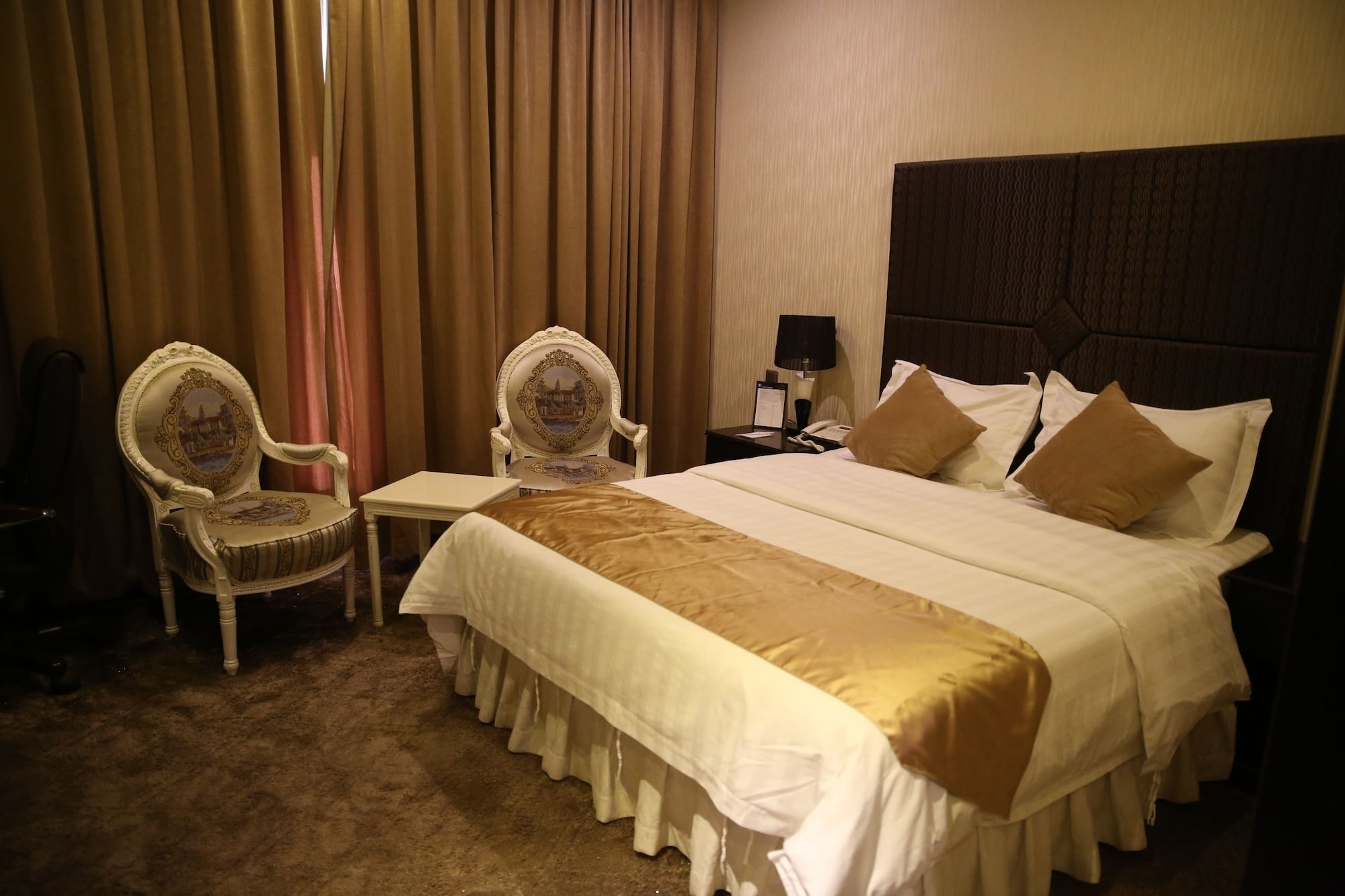 JUNIOR SUITE
