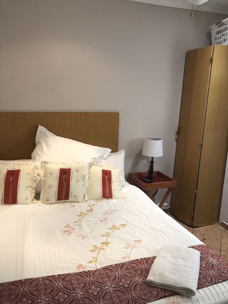 ROOM, DOUBLE BED, BATHTUB