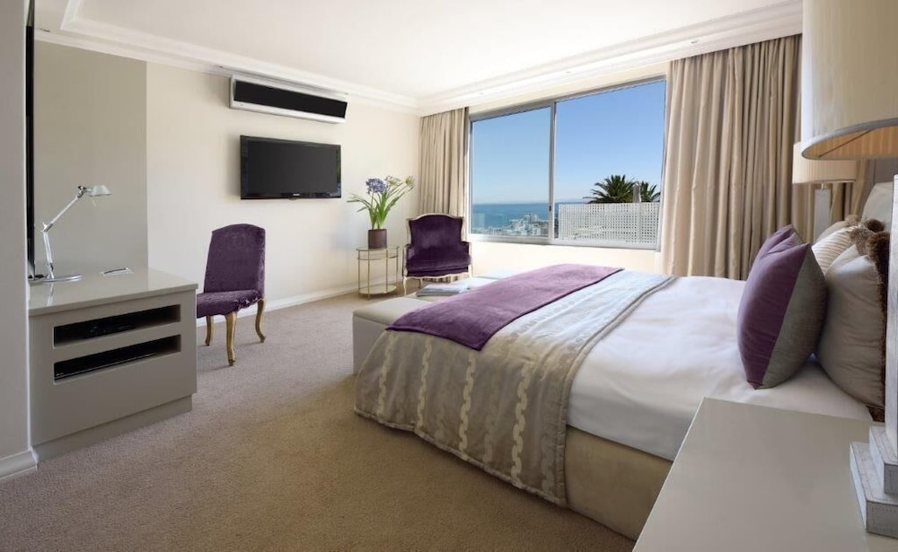 The Clarendon - Bantry Bay 8/50
