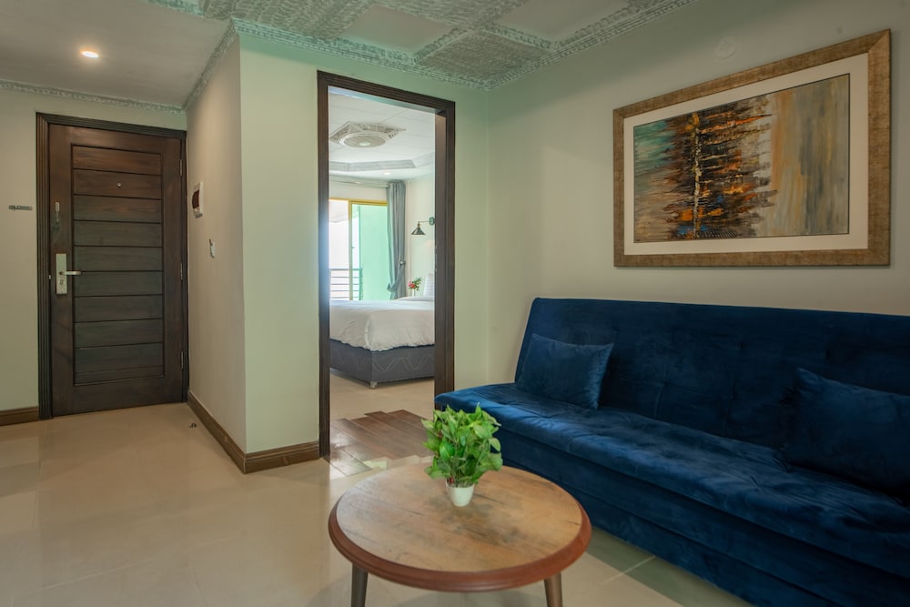 Cecil by Pearl Continental 43/60