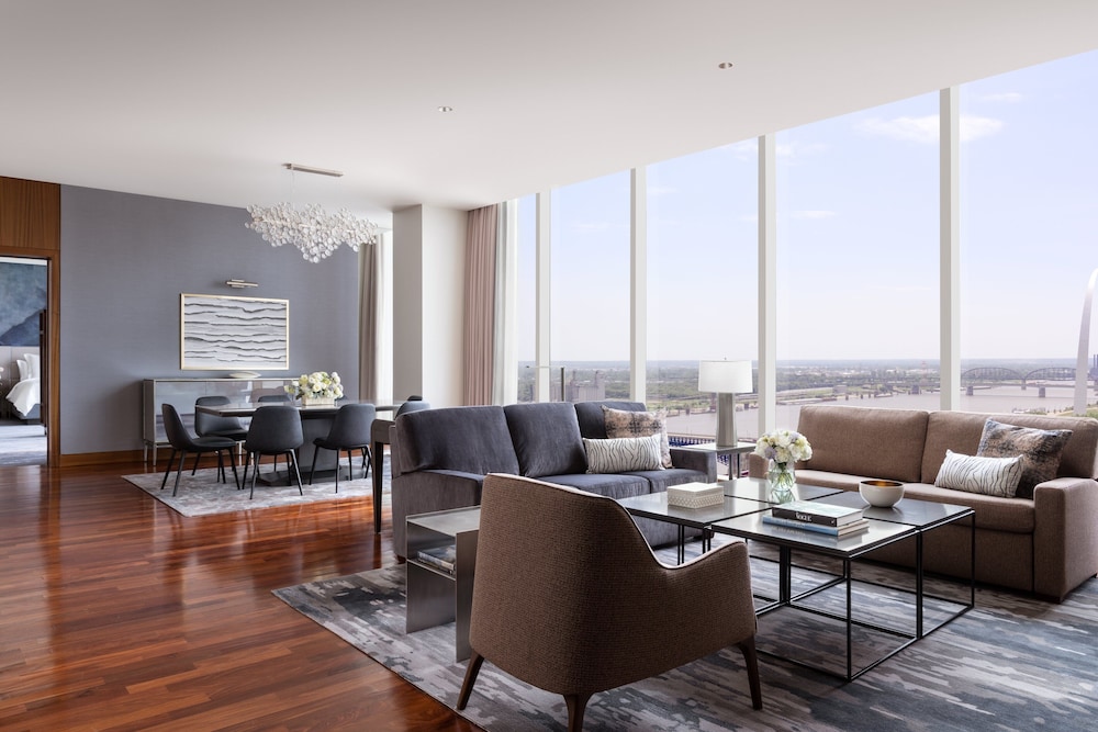 Four Seasons Hotel St. Louis 56/79