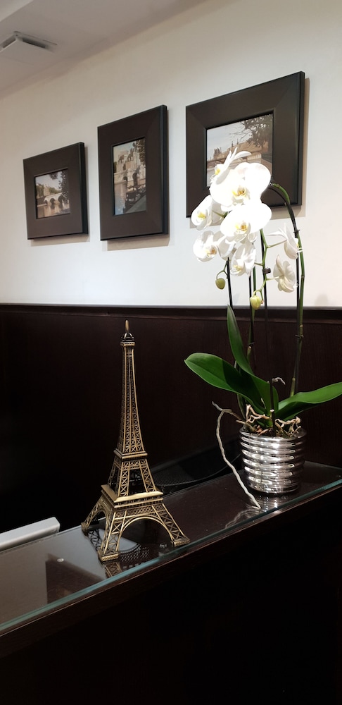 Hotel de la Paix Tour Eiffel 58/63