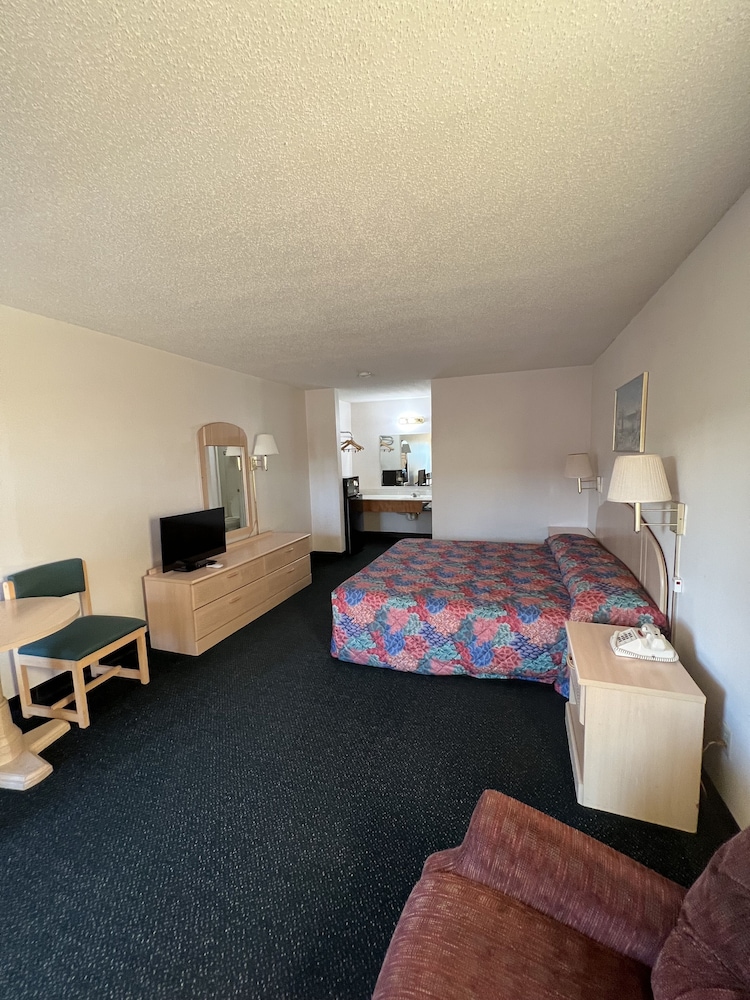 Garden Inn & Suites 30/53