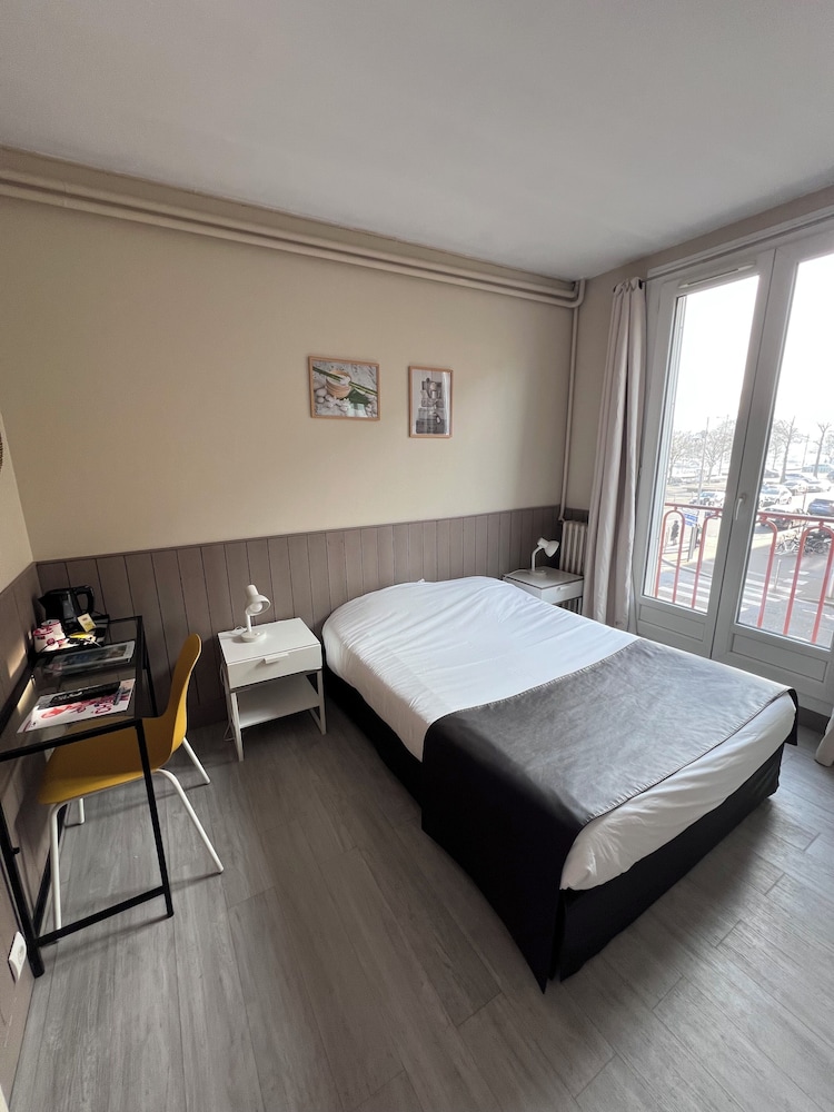 L Univers Hotel 5/41